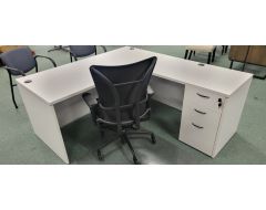 30x66 L-desk all white
